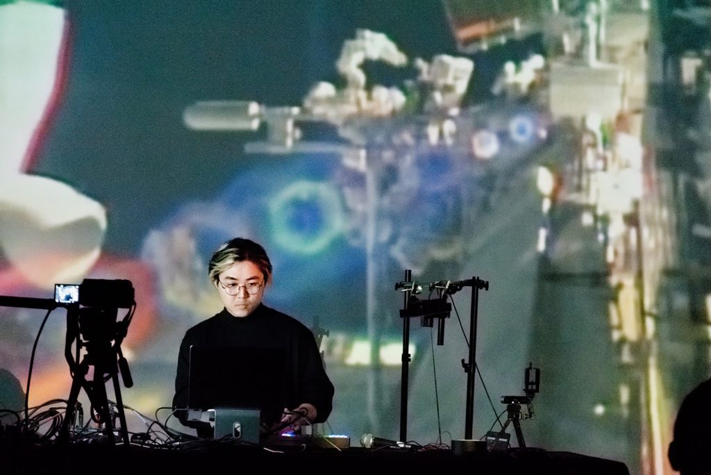 ©Direction: Earthbound